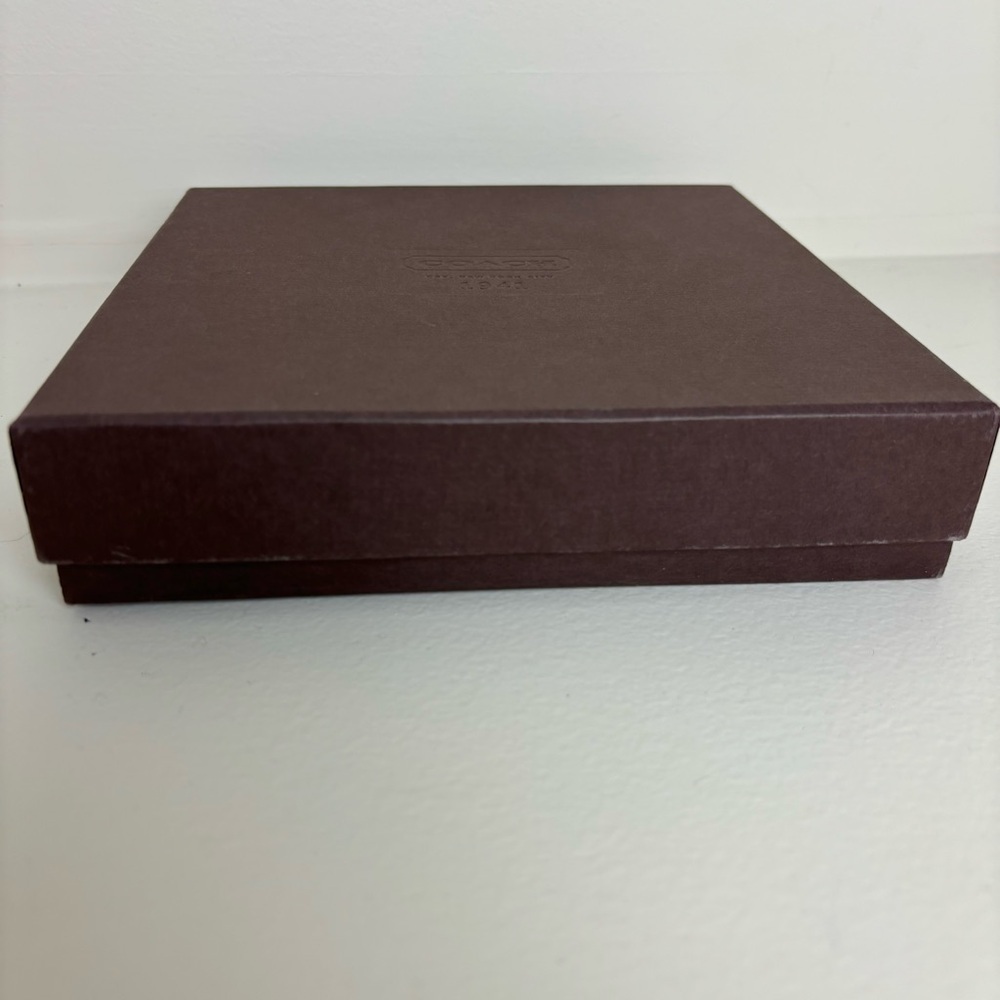 Coach Box - Picture 5 of 9